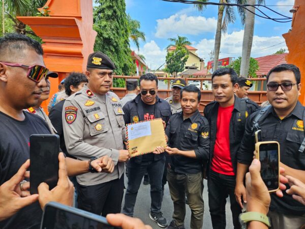 LSM KASTA NTB menggelar Aksi Damai dan Laporkan PT TCN di POLDA NTB