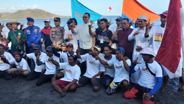 Lomba Balap Layar Sukses, Masyarakat Tumpah Ruah di Pantai Cemara